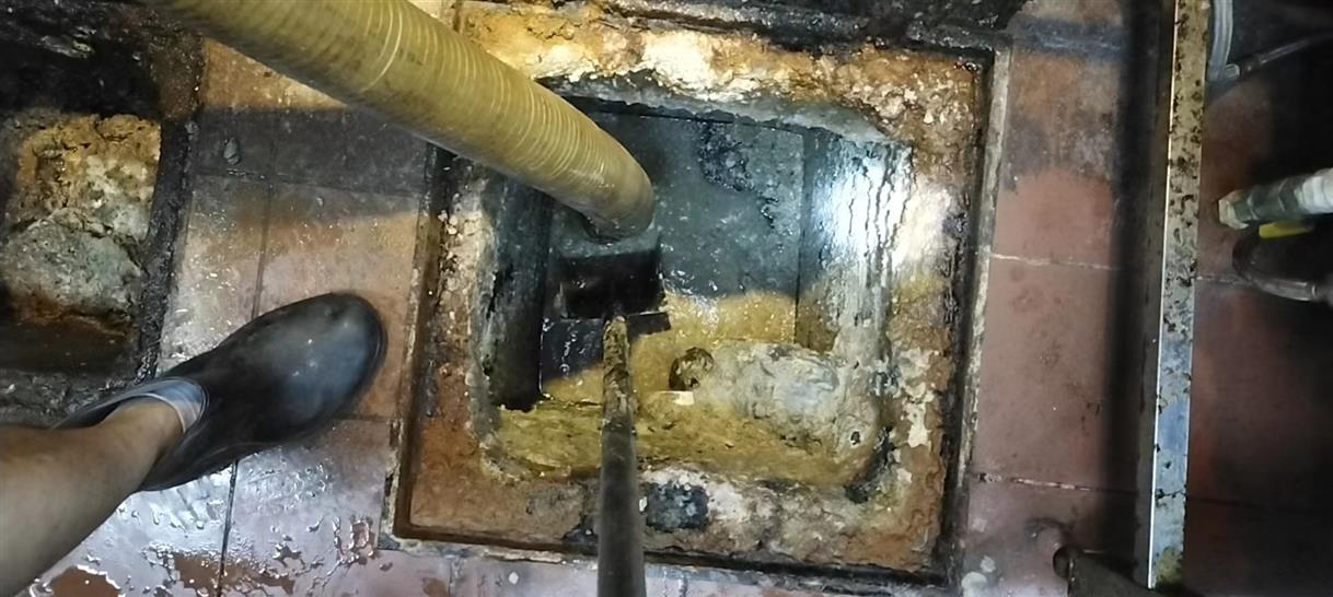 红旗污水池清理一般都有毒气，怎么预防中毒呢？